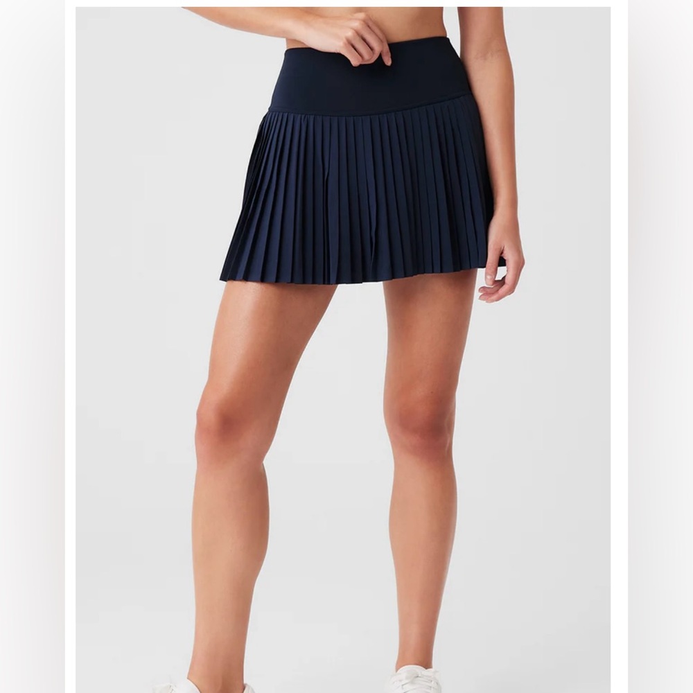 Alo yoga grand slam navy tennis skirt in size xs NWT